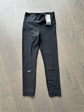 NWT Under Armour Black Women’s Compression Crop Leggings